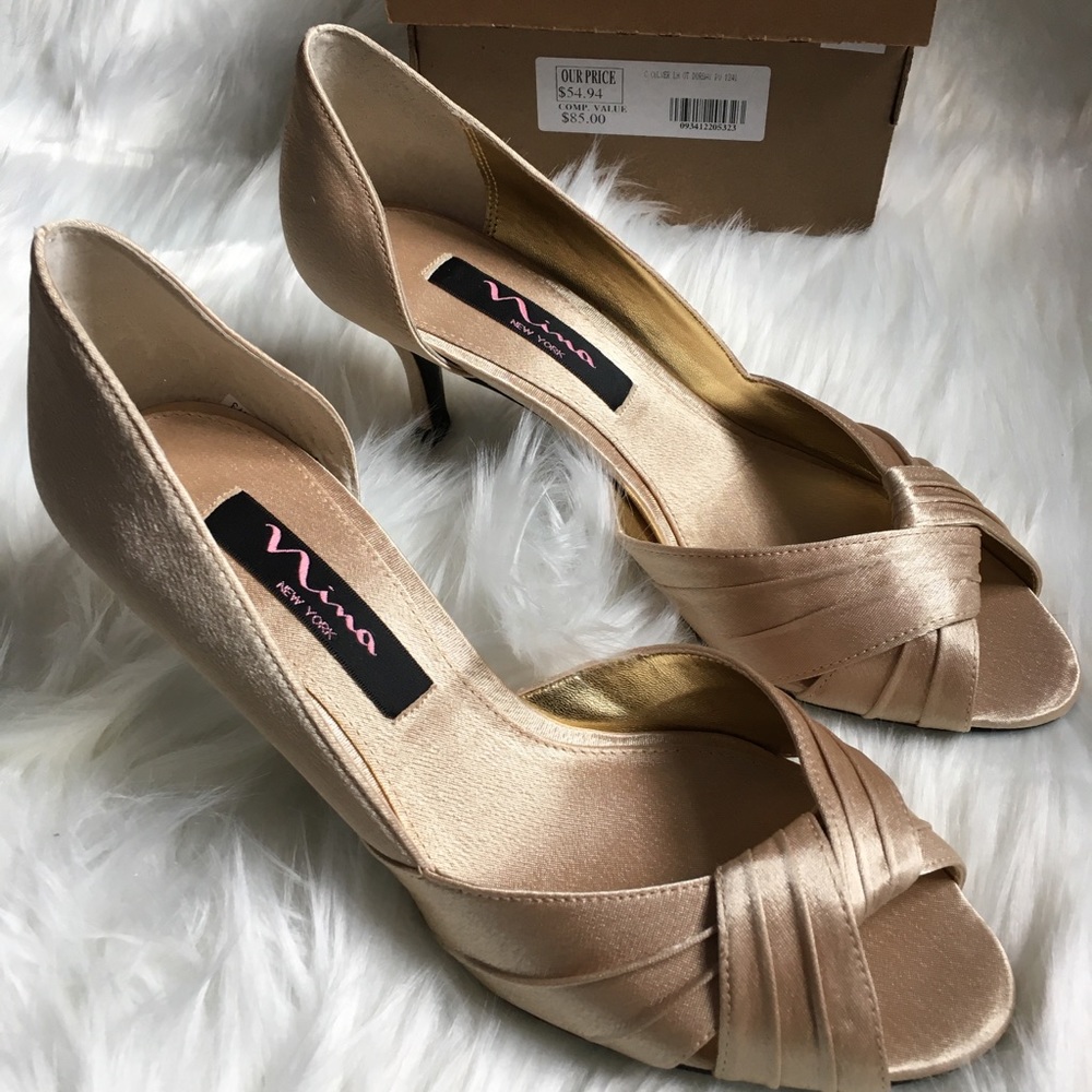 New* without box heels size 6 Nina women